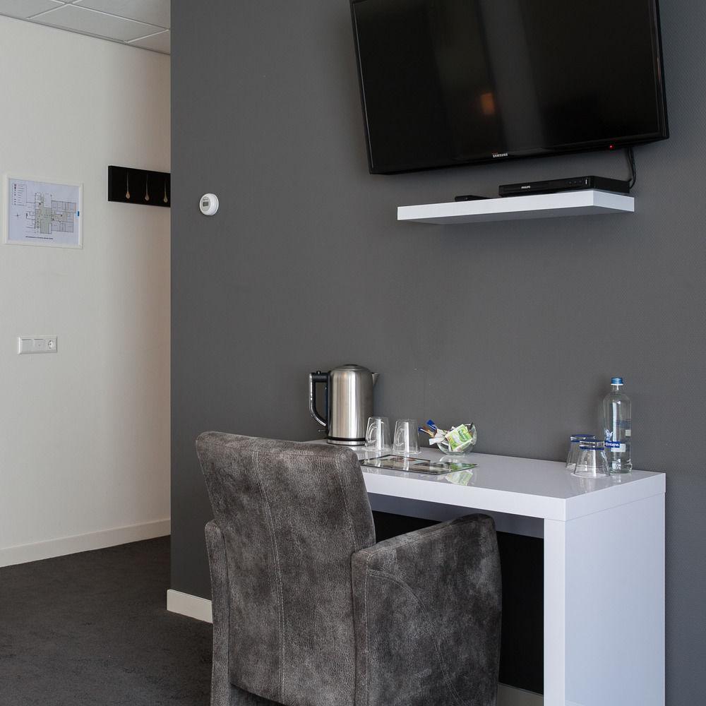 Hotel Het Raedthuys Синт Маартенсдайк Екстериор снимка
