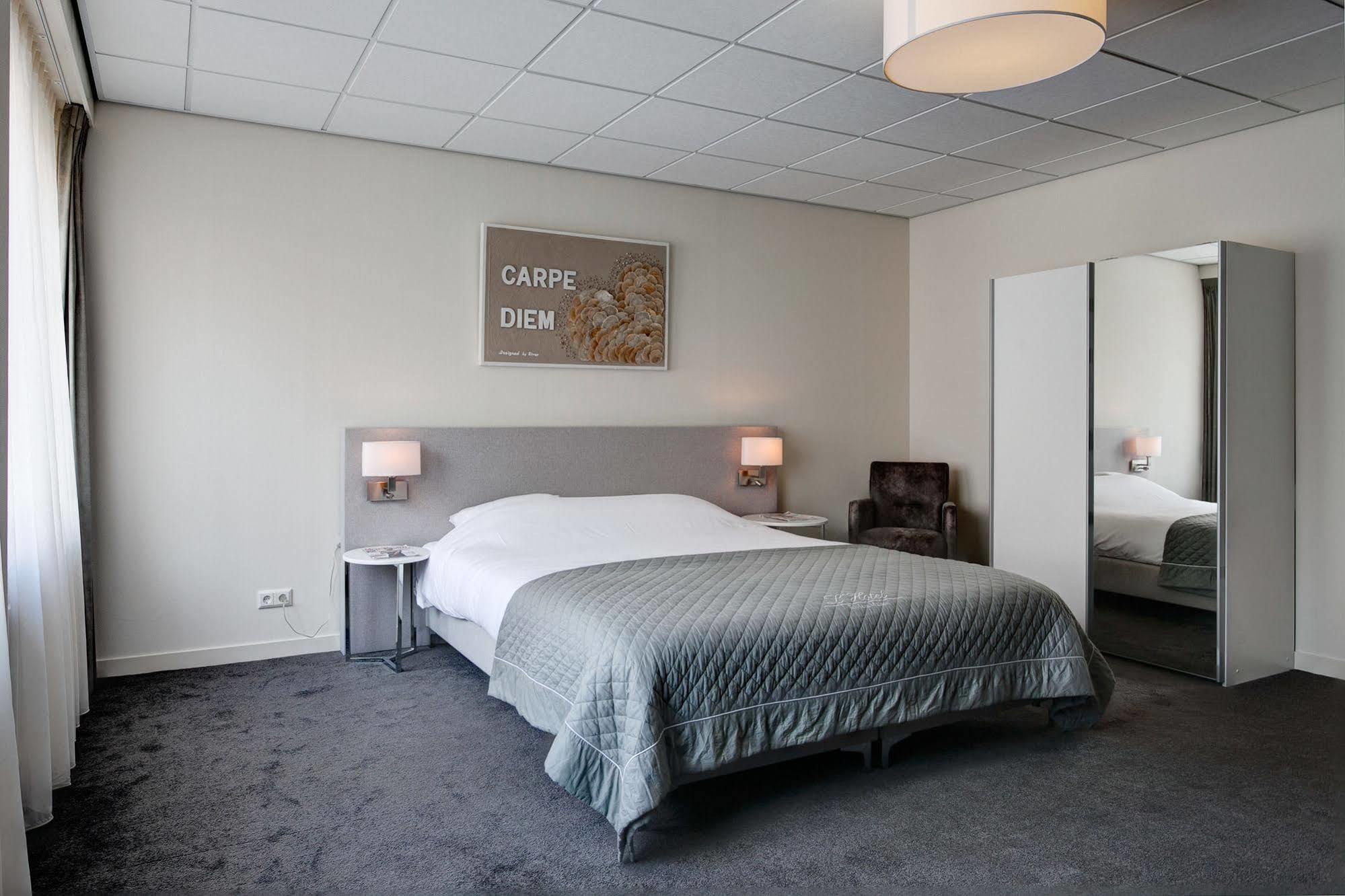 Hotel Het Raedthuys Синт Маартенсдайк Екстериор снимка