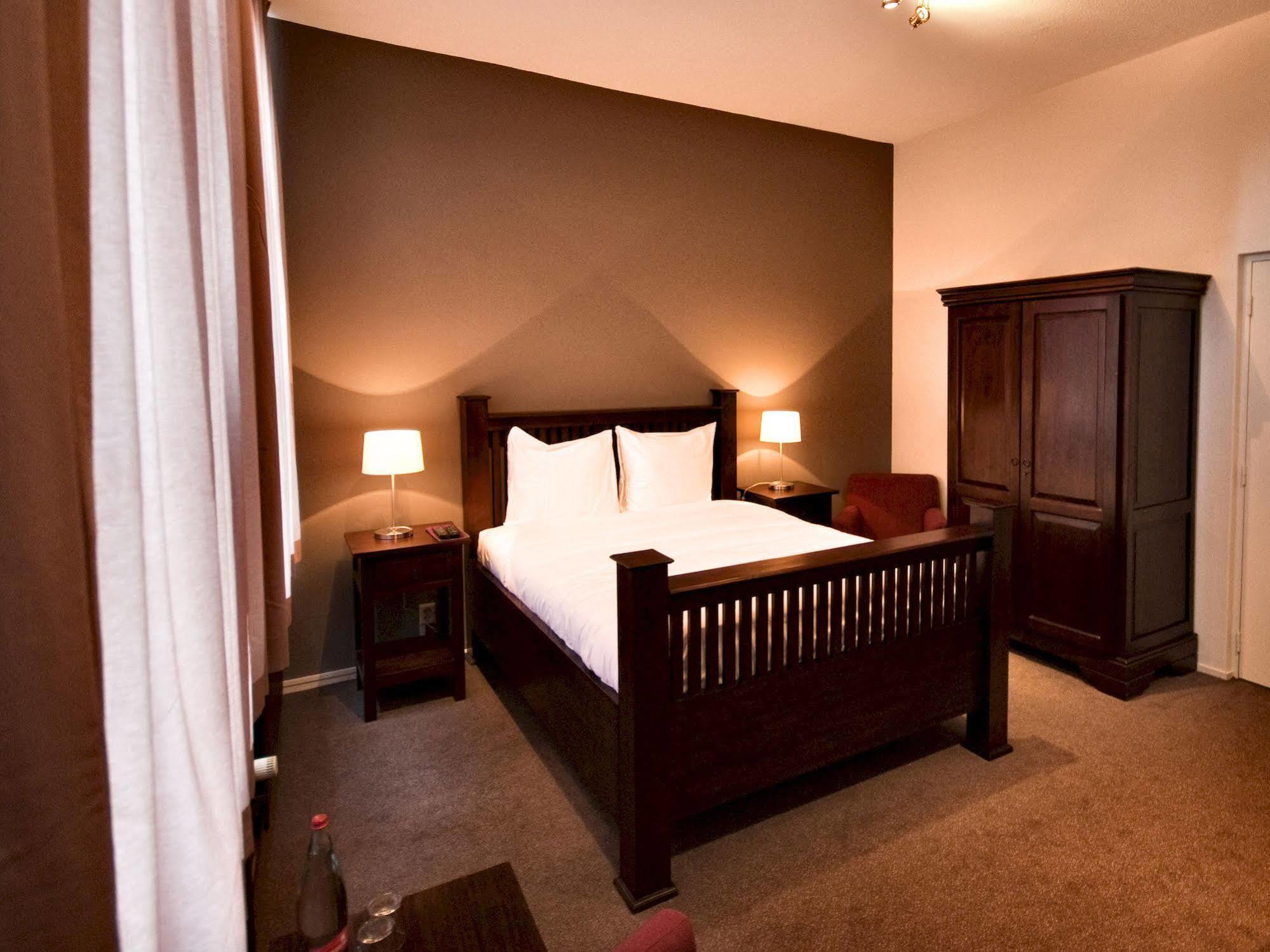 Hotel Het Raedthuys Синт Маартенсдайк Екстериор снимка